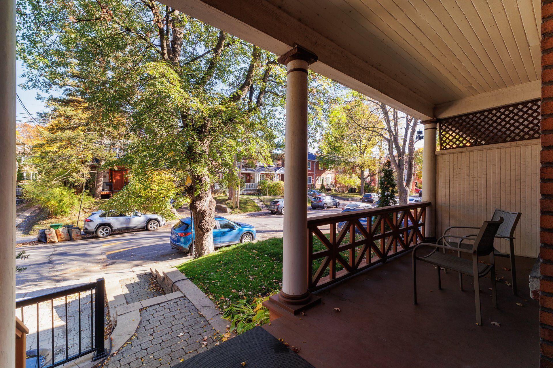 









4242


Av. Beaconsfield

,
Montréal (Côte-des-Neiges/Notre-Dame-de-Grâce),




QC
H4A2H3

