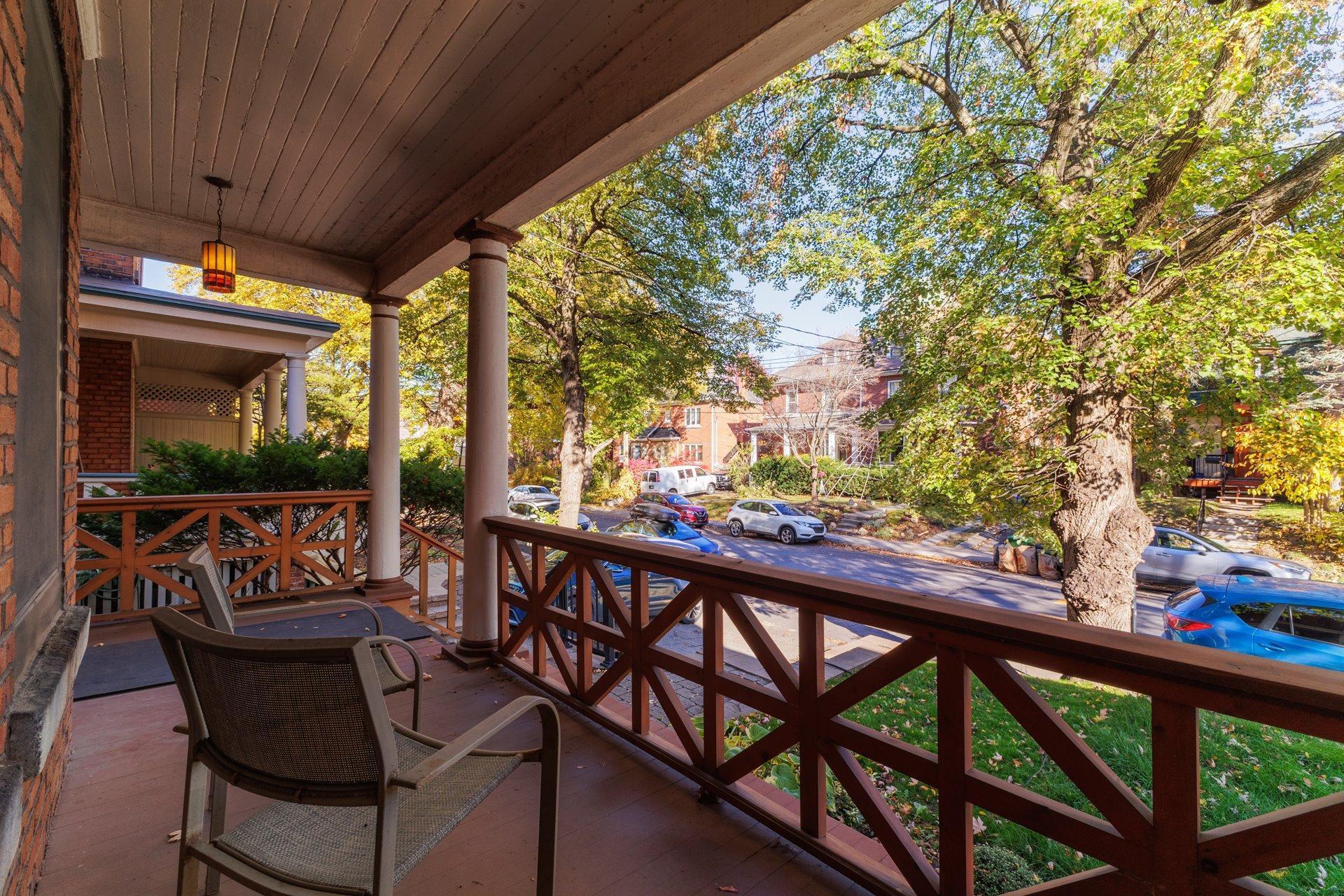 









4242


Av. Beaconsfield

,
Montréal (Côte-des-Neiges/Notre-Dame-de-Grâce),




QC
H4A2H3

