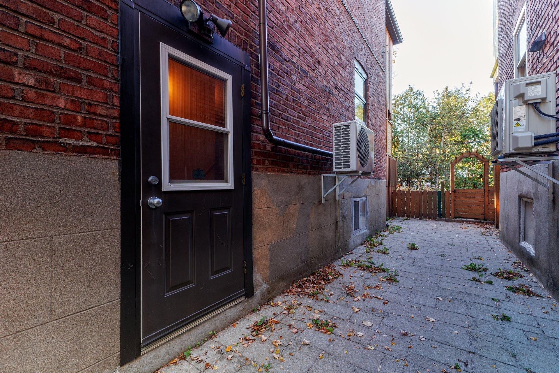 









4242


Av. Beaconsfield

,
Montréal (Côte-des-Neiges/Notre-Dame-de-Grâce),




QC
H4A2H3

