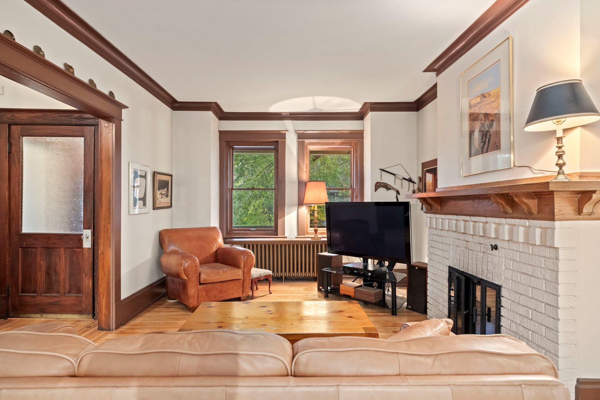 









4242


Av. Beaconsfield

,
Montréal (Côte-des-Neiges/Notre-Dame-de-Grâce),




QC
H4A2H3

