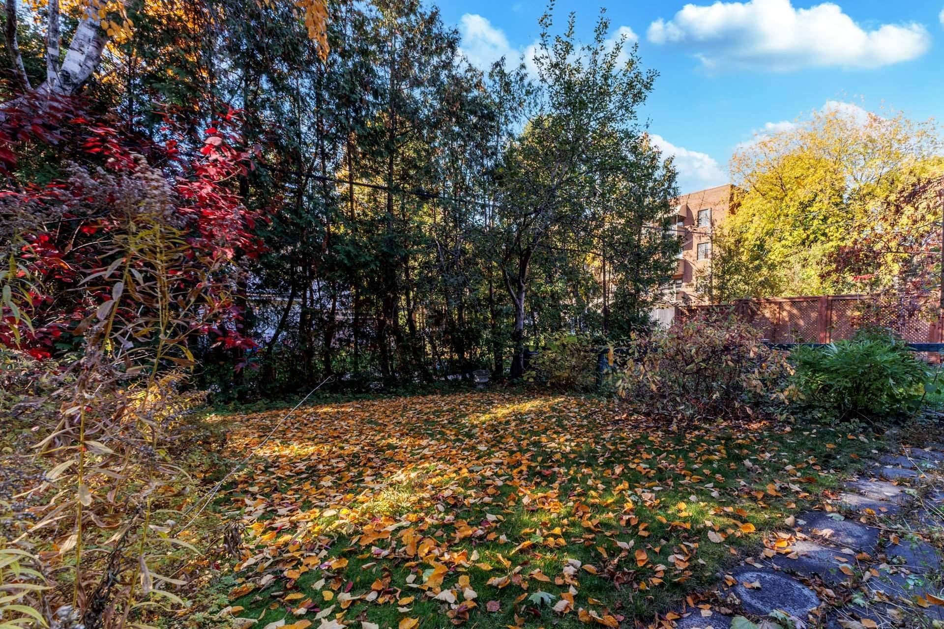 









4242


Av. Beaconsfield

,
Montréal (Côte-des-Neiges/Notre-Dame-de-Grâce),




QC
H4A2H3

