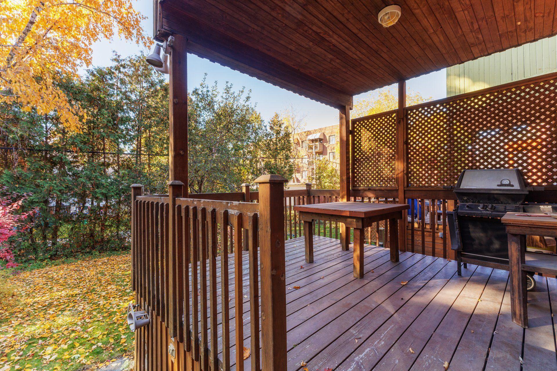 









4242


Av. Beaconsfield

,
Montréal (Côte-des-Neiges/Notre-Dame-de-Grâce),




QC
H4A2H3

