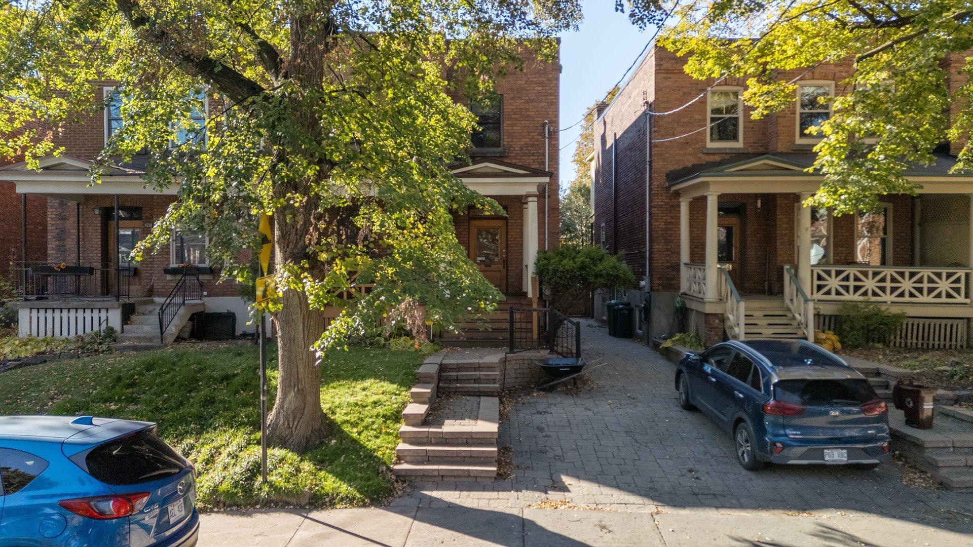 









4242


Av. Beaconsfield

,
Montréal (Côte-des-Neiges/Notre-Dame-de-Grâce),




QC
H4A2H3

