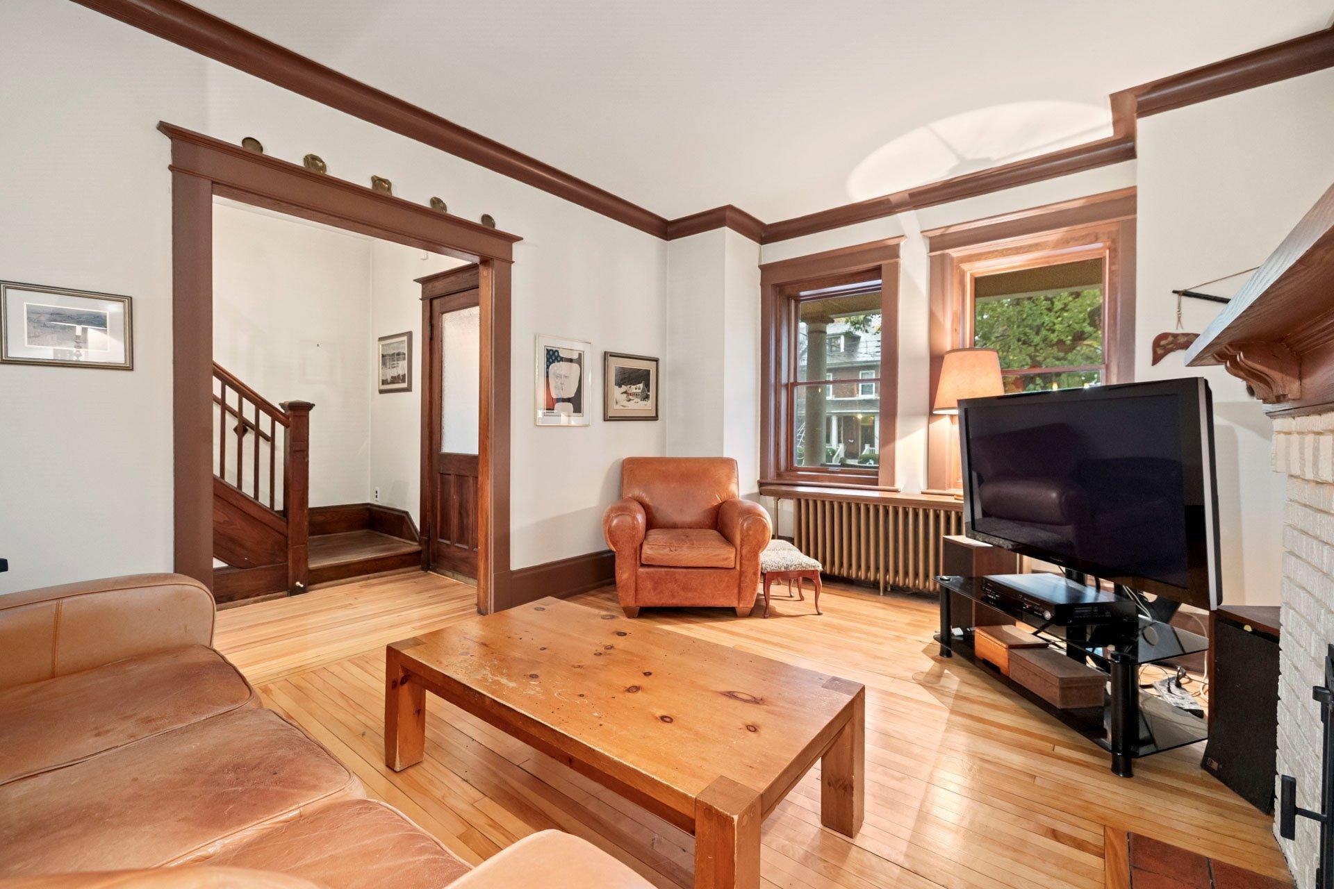 









4242


Av. Beaconsfield

,
Montréal (Côte-des-Neiges/Notre-Dame-de-Grâce),




QC
H4A2H3

