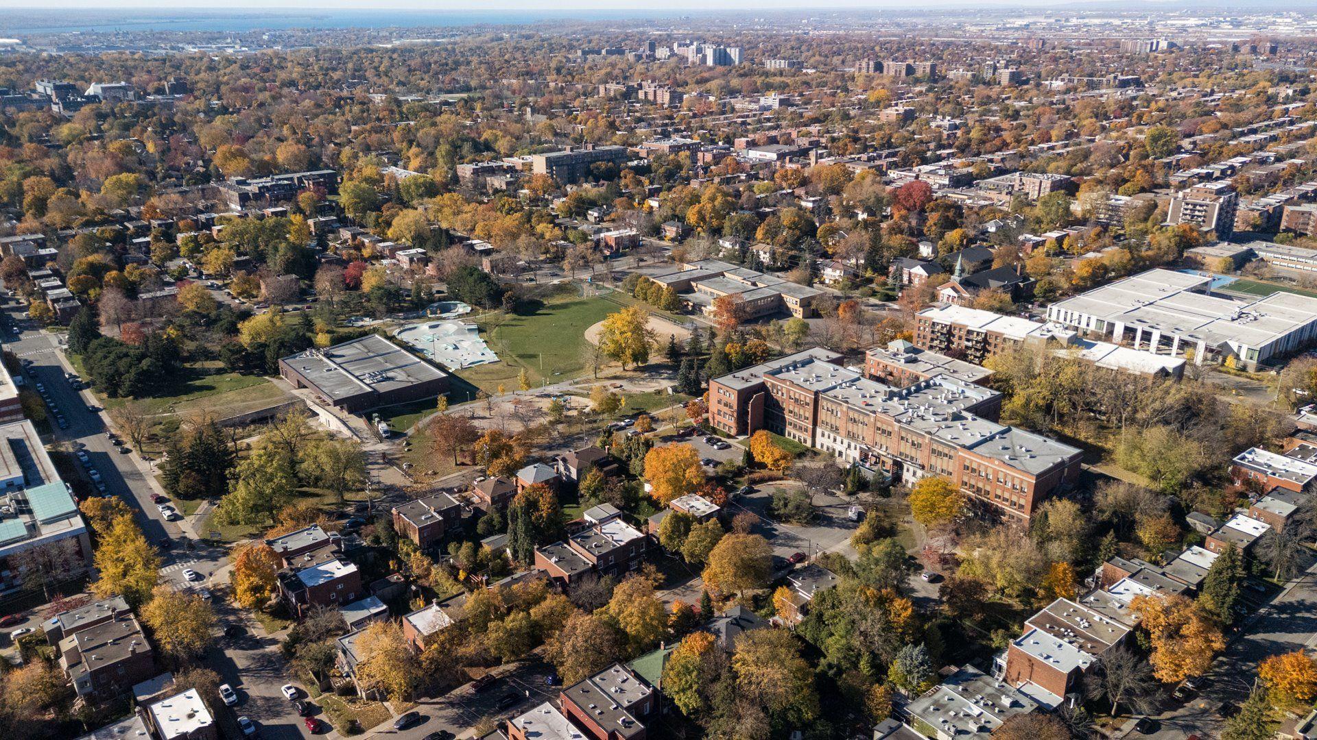 









4242


Av. Beaconsfield

,
Montréal (Côte-des-Neiges/Notre-Dame-de-Grâce),




QC
H4A2H3

