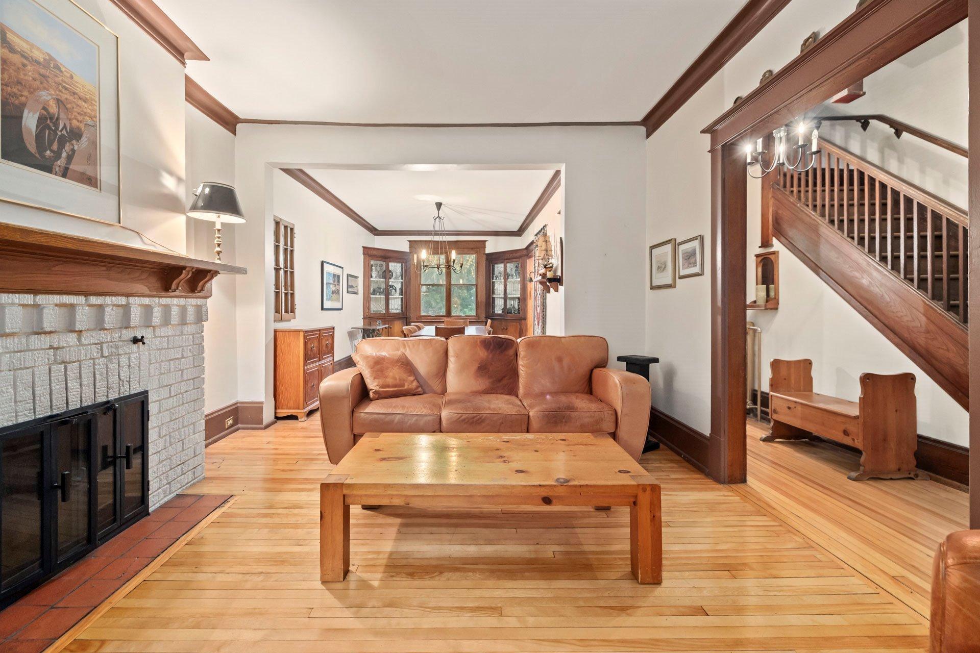 









4242


Av. Beaconsfield

,
Montréal (Côte-des-Neiges/Notre-Dame-de-Grâce),




QC
H4A2H3

