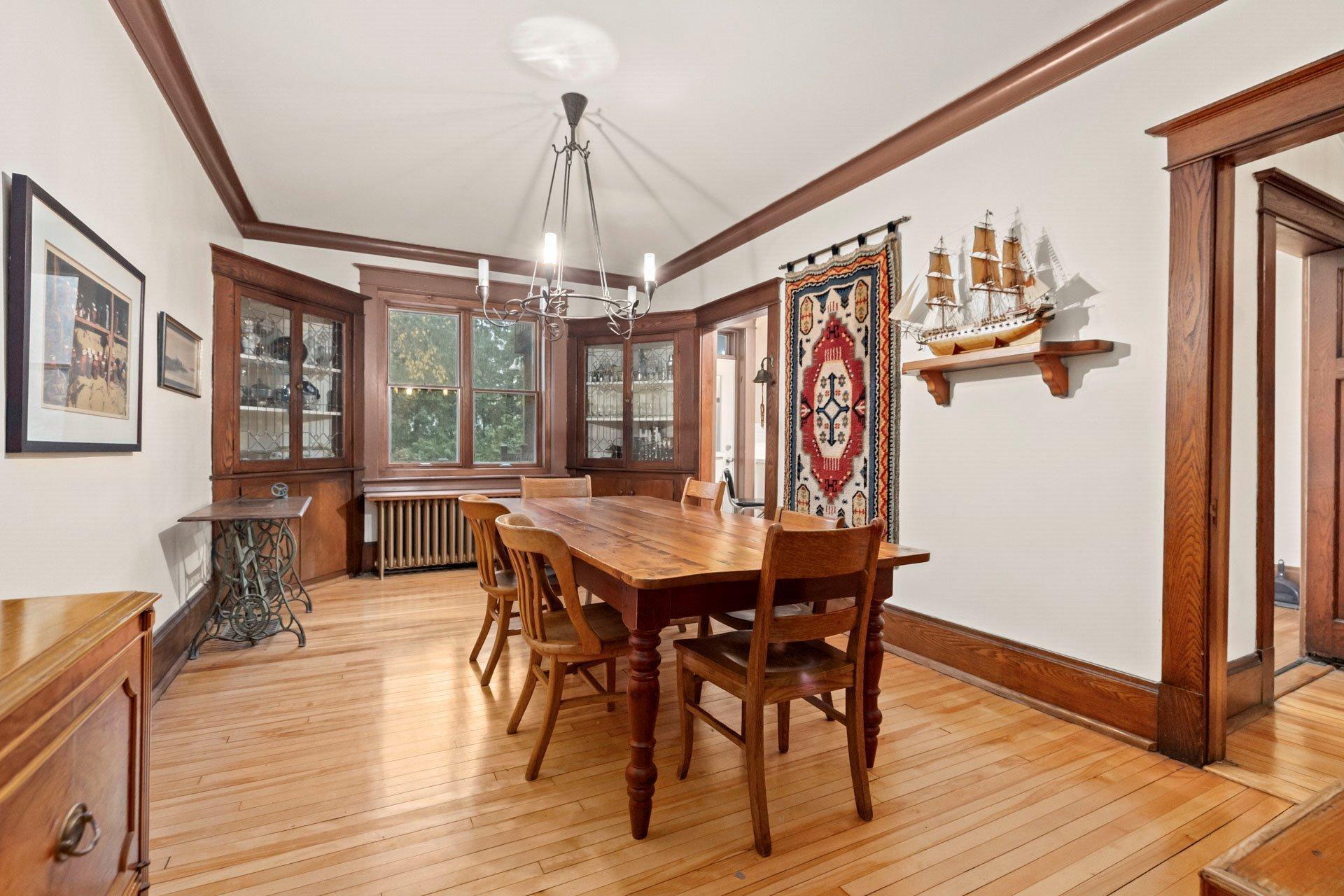 









4242


Av. Beaconsfield

,
Montréal (Côte-des-Neiges/Notre-Dame-de-Grâce),




QC
H4A2H3

