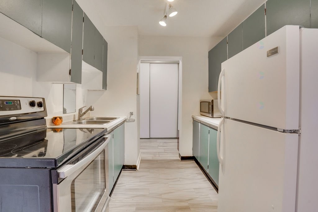 









285


Rue Laurier

, 303,
Gatineau (Hull),




QC
J8X3W9

