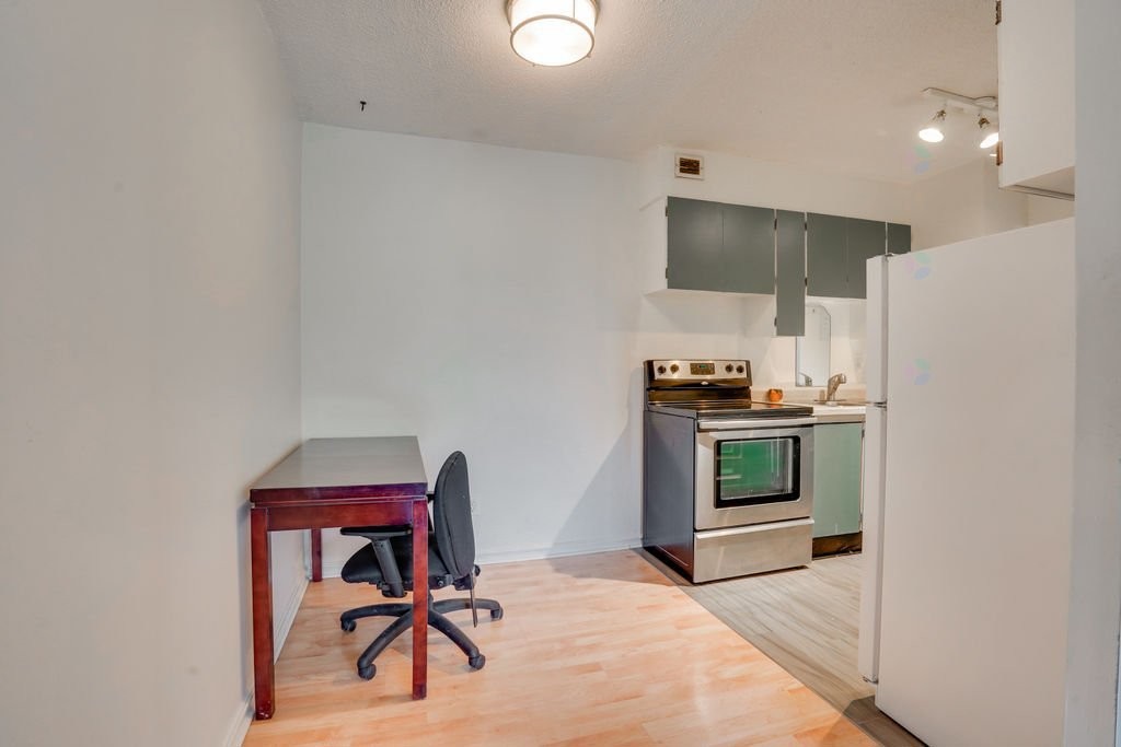 









285


Rue Laurier

, 303,
Gatineau (Hull),




QC
J8X3W9

