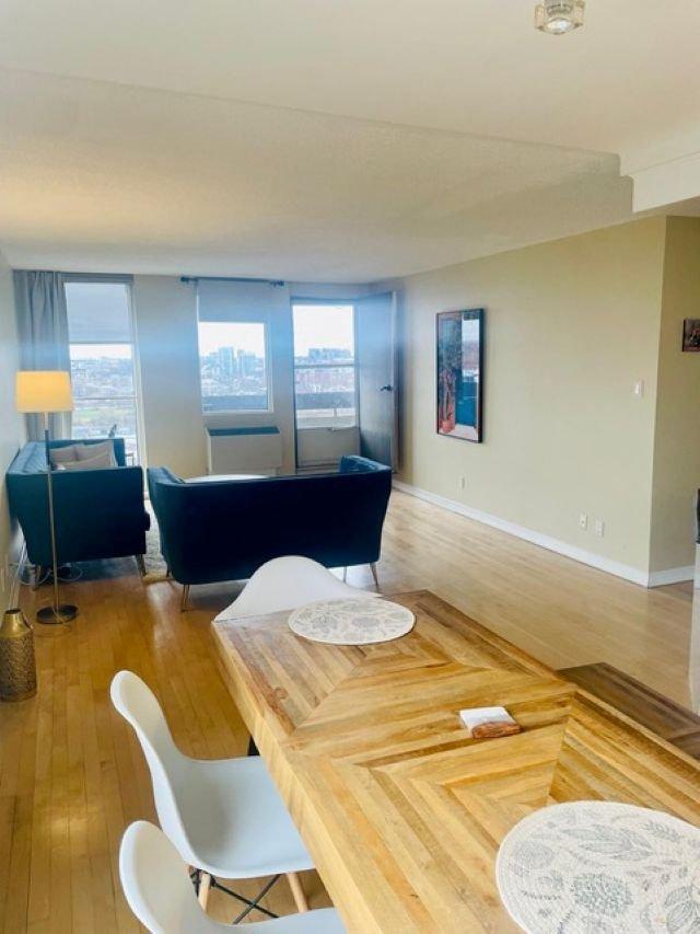 









295


Boul. St-Joseph

, 1404,
Gatineau (Hull),




QC
J8Y3Y5

