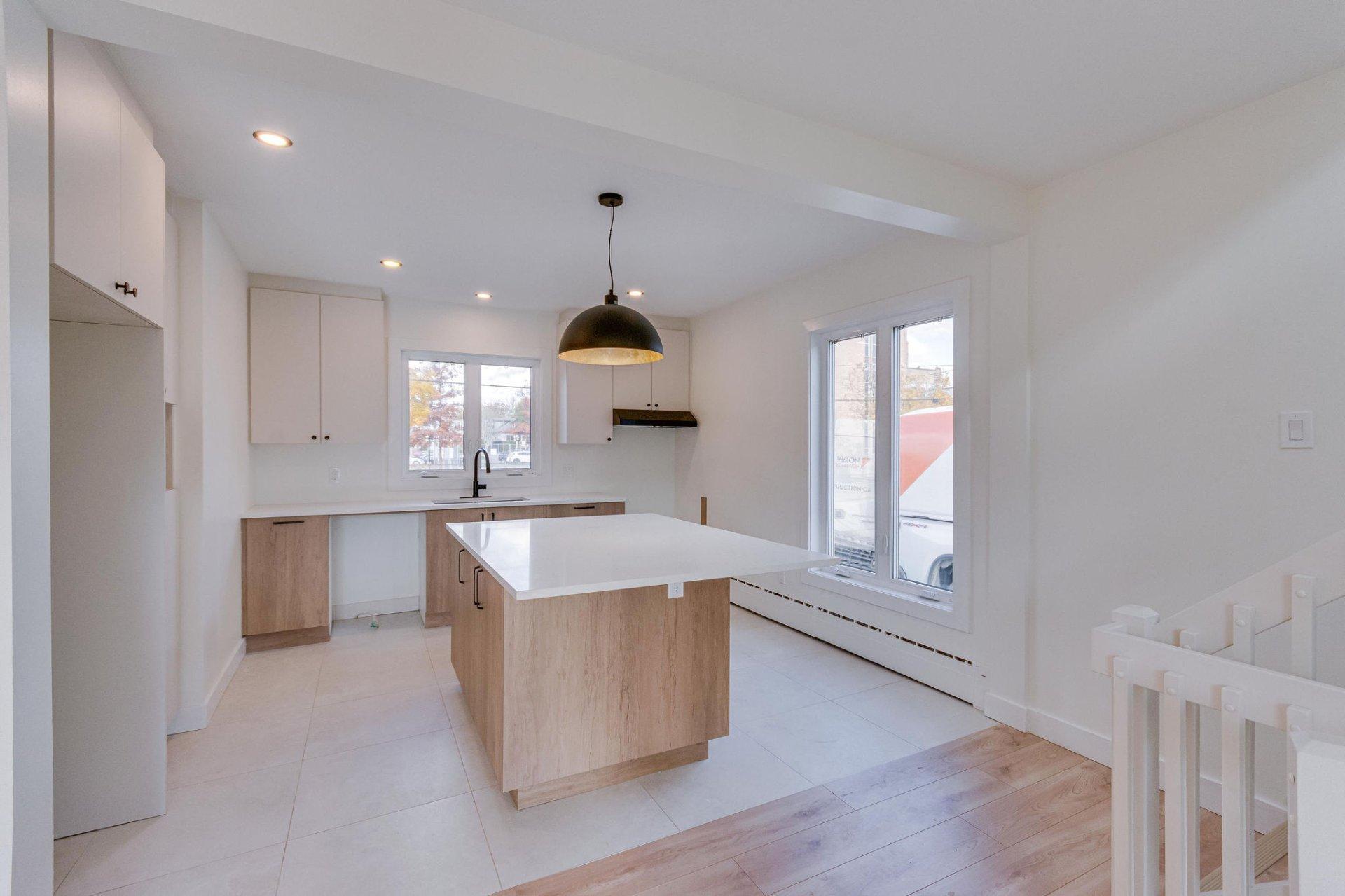 









61


Rue Booth

,
Gatineau (Hull),




QC
J8Y3G9

