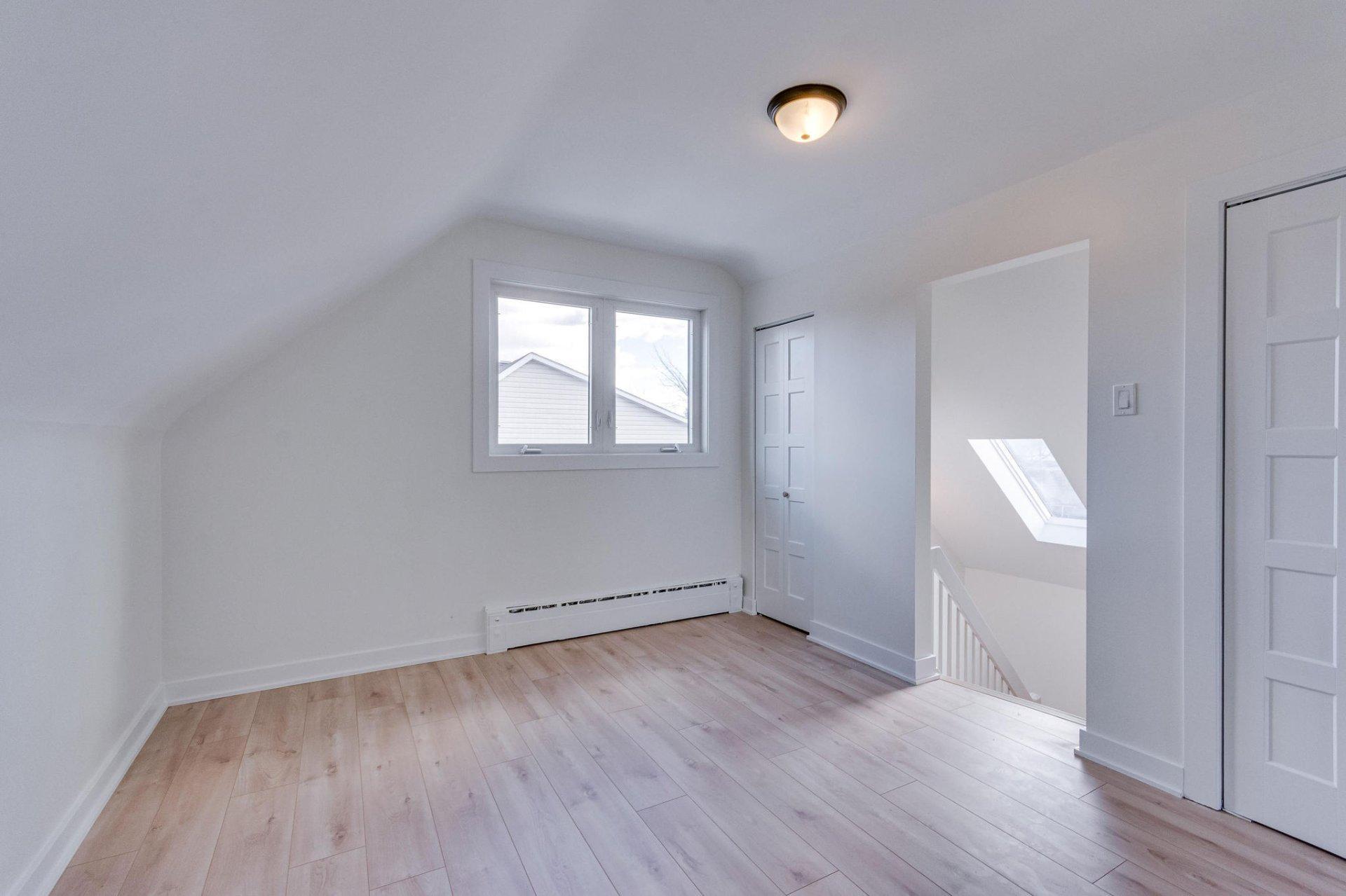 









61


Rue Booth

,
Gatineau (Hull),




QC
J8Y3G9

