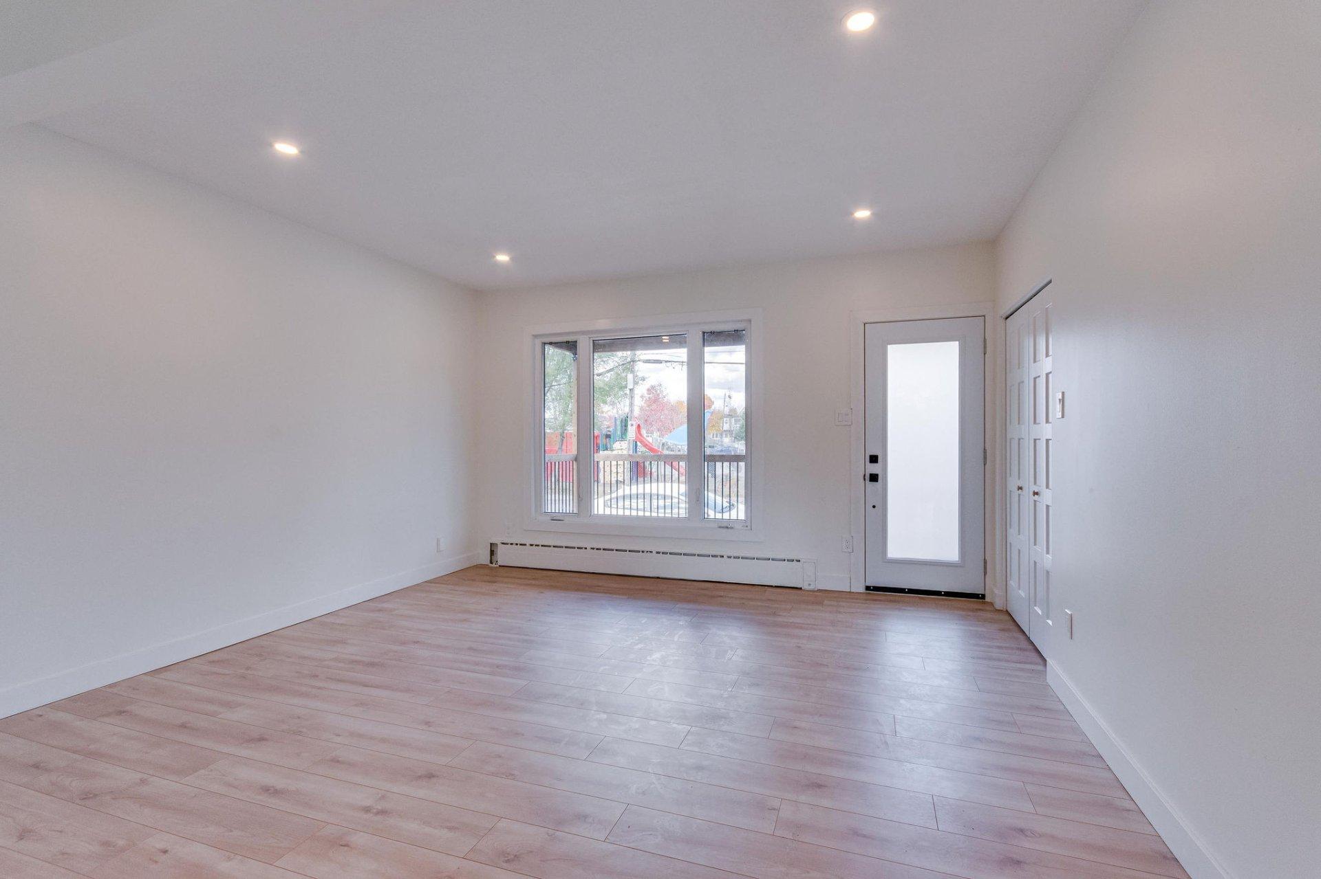 









61


Rue Booth

,
Gatineau (Hull),




QC
J8Y3G9

