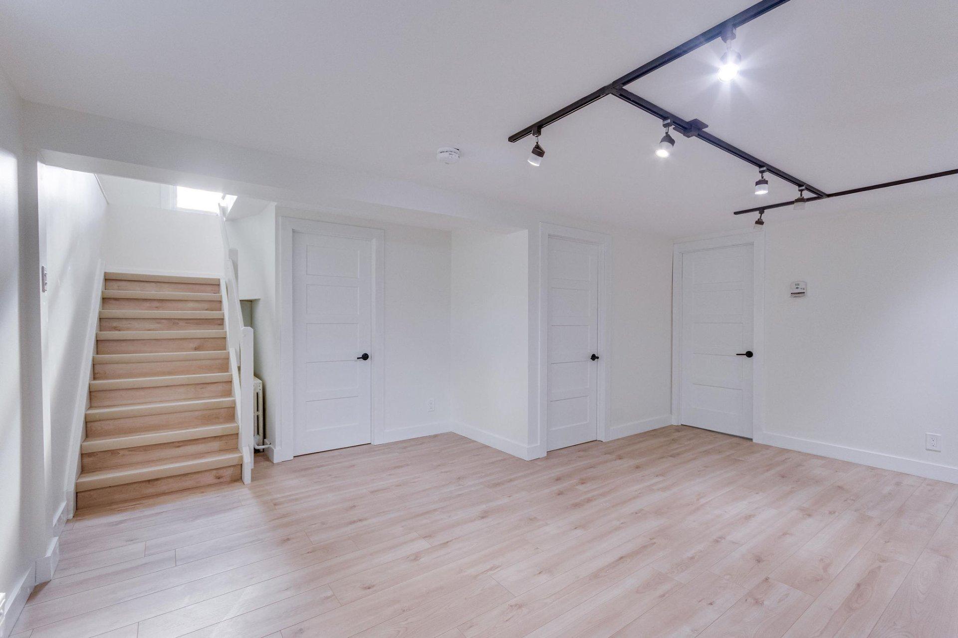 









61


Rue Booth

,
Gatineau (Hull),




QC
J8Y3G9

