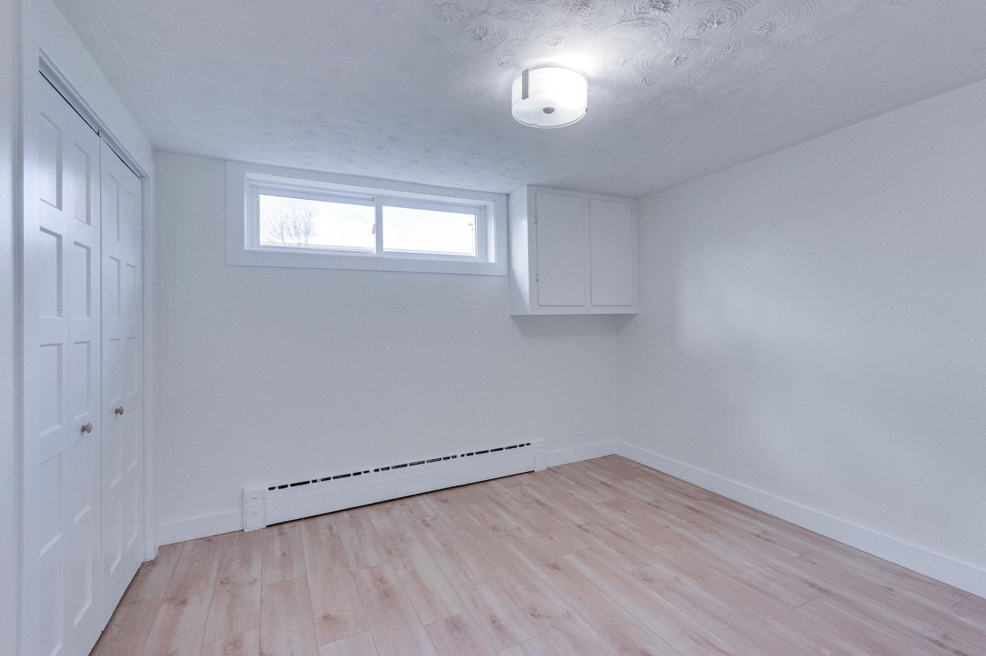 









61


Rue Booth

,
Gatineau (Hull),




QC
J8Y3G9

