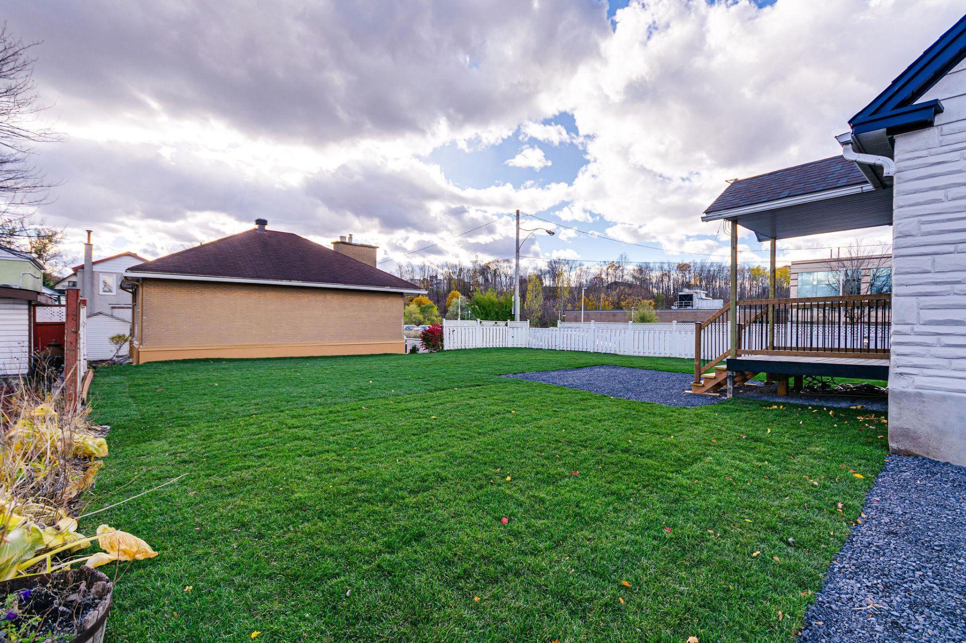 









61


Rue Booth

,
Gatineau (Hull),




QC
J8Y3G9

