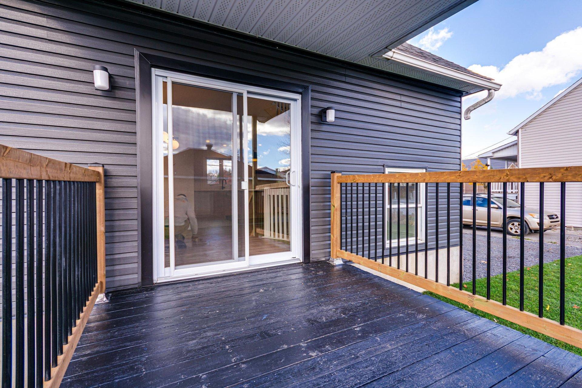 









61


Rue Booth

,
Gatineau (Hull),




QC
J8Y3G9

