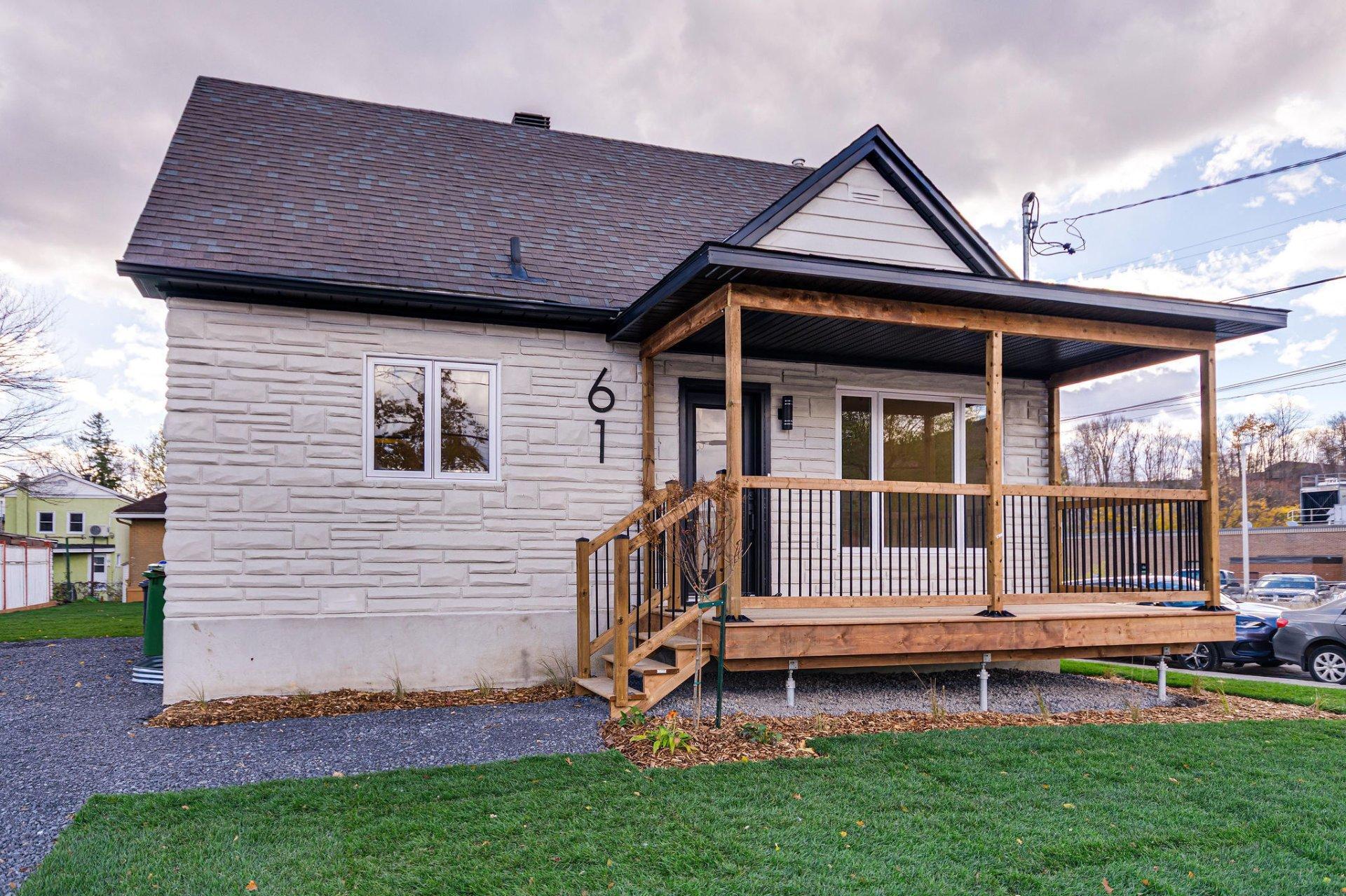 









61


Rue Booth

,
Gatineau (Hull),




QC
J8Y3G9

