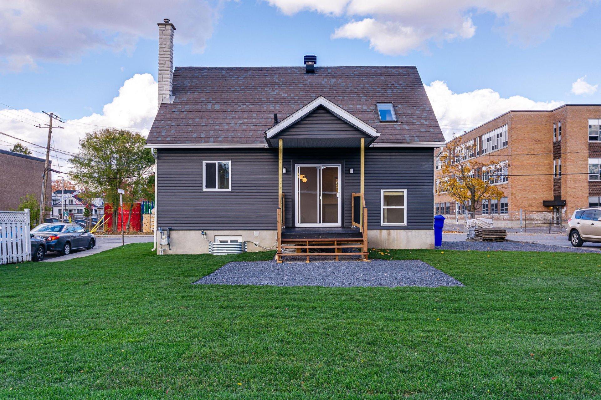 









61


Rue Booth

,
Gatineau (Hull),




QC
J8Y3G9

