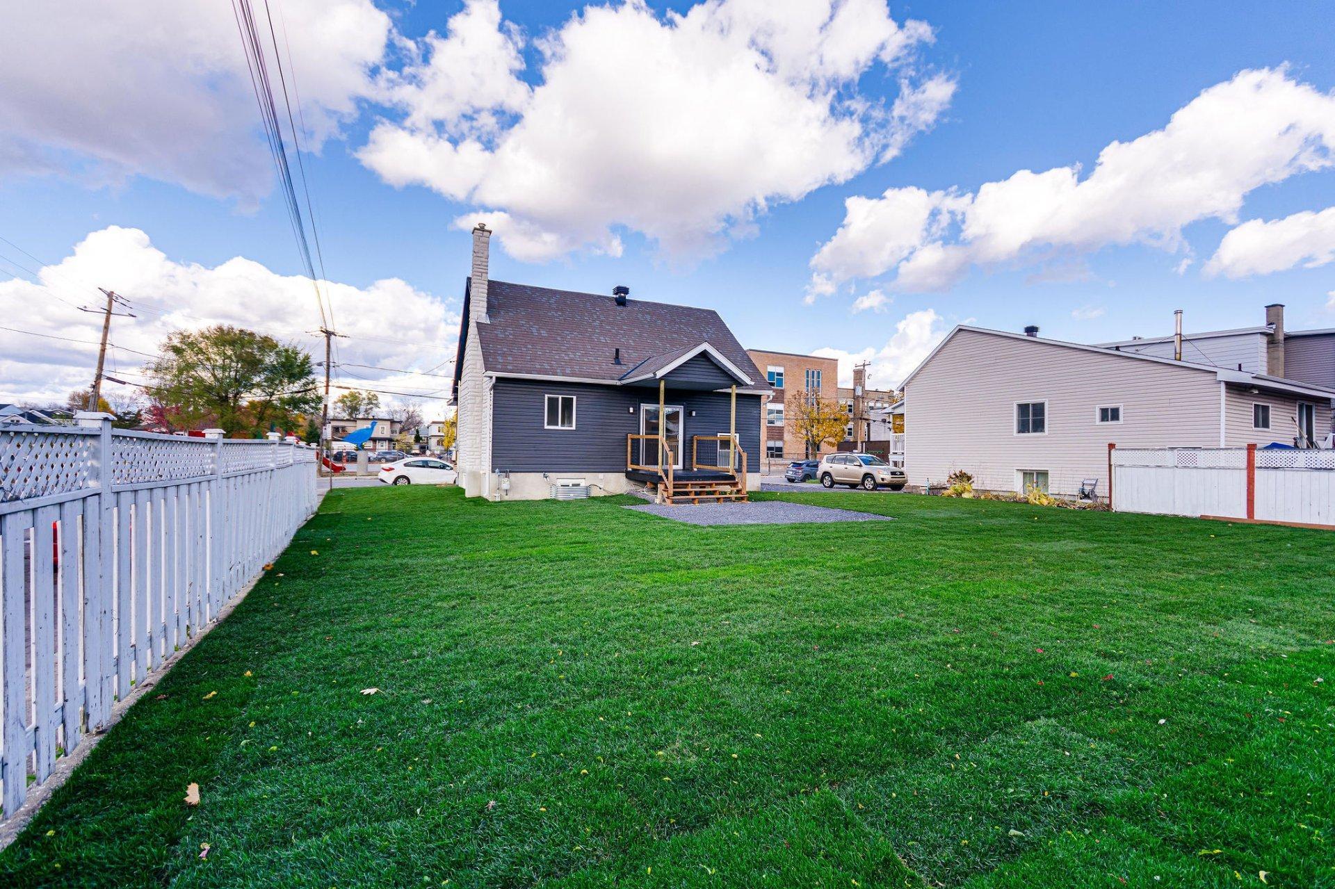 









61


Rue Booth

,
Gatineau (Hull),




QC
J8Y3G9

