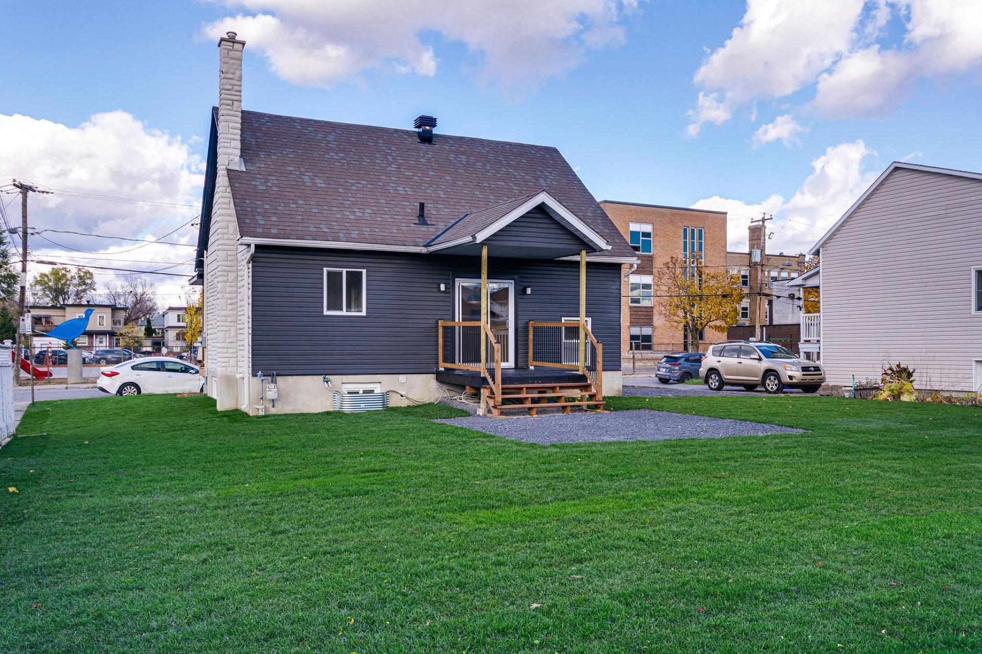 









61


Rue Booth

,
Gatineau (Hull),




QC
J8Y3G9

