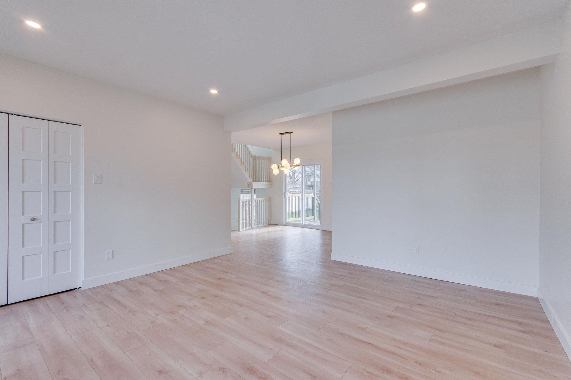 









61


Rue Booth

,
Gatineau (Hull),




QC
J8Y3G9

