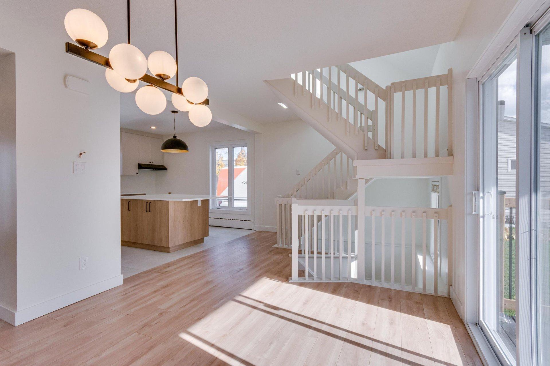 









61


Rue Booth

,
Gatineau (Hull),




QC
J8Y3G9

