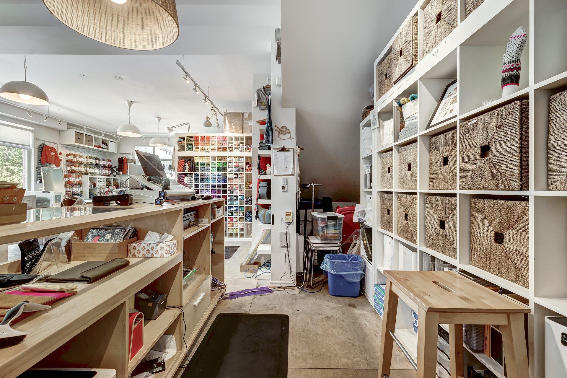 









6050


Av. de Monkland

,
Montréal (Côte-des-Neiges/Notre-Dame-de-Grâce),




QC
H4A1H2

