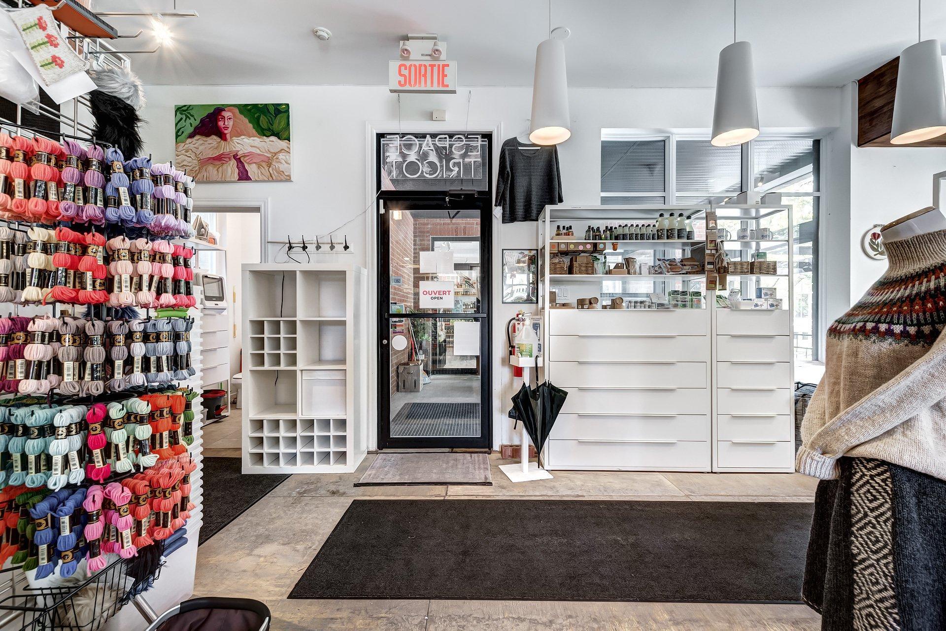 









6050


Av. de Monkland

,
Montréal (Côte-des-Neiges/Notre-Dame-de-Grâce),




QC
H4A1H2

