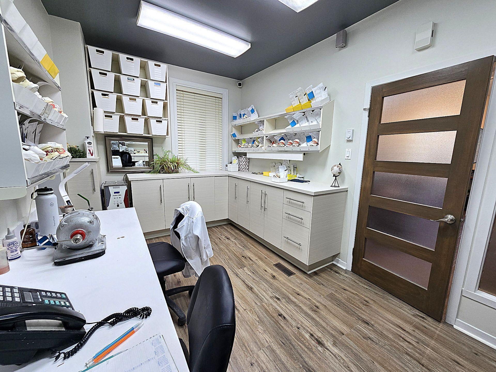 









3994AZ

 - 3994BZ


Boul. St-Martin O.

,
Laval (Chomedey),




QC
H7T1B8

