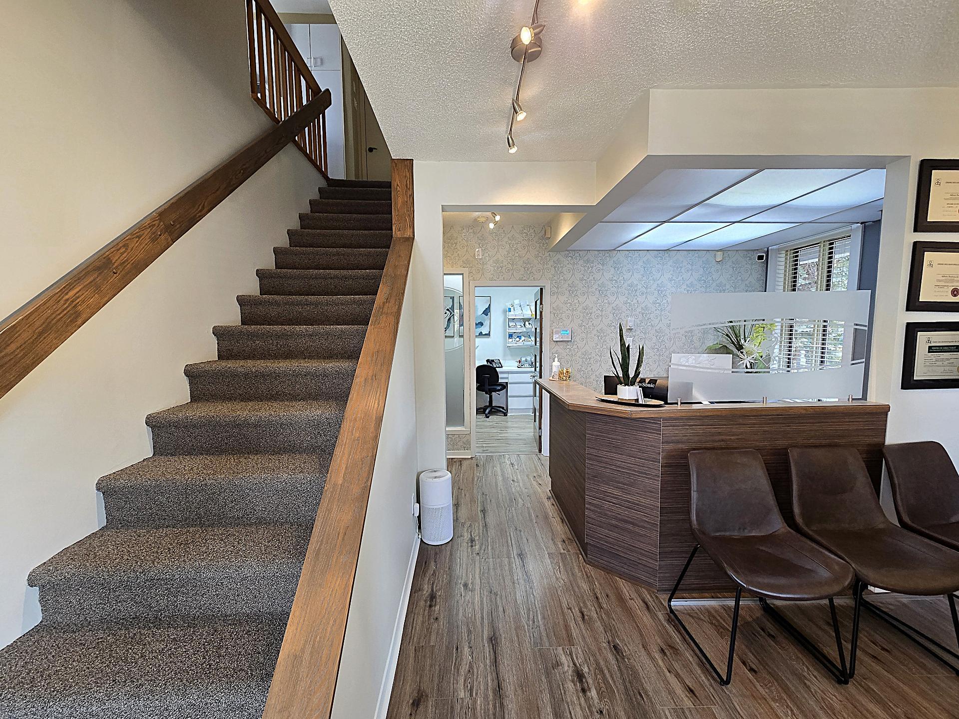 









3994AZ

 - 3994BZ


Boul. St-Martin O.

,
Laval (Chomedey),




QC
H7T1B8

