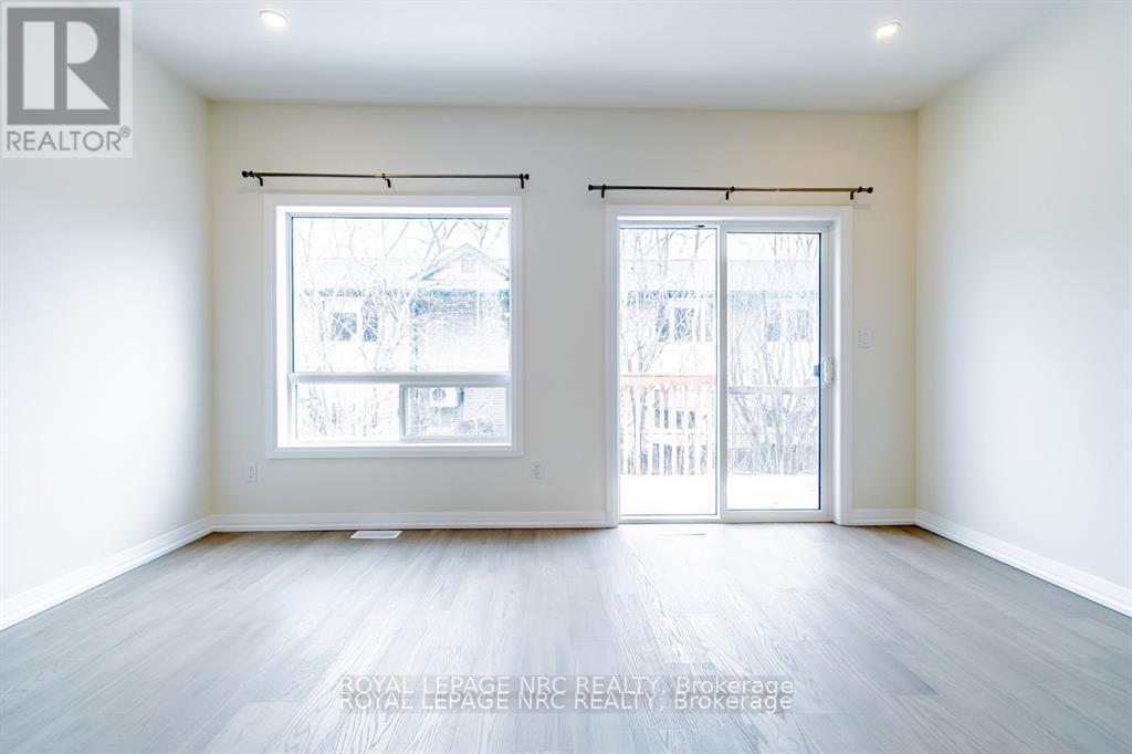 












4 - 397 GARRISON ROAD

,
Fort Erie (Crescent Park),




Ontario
L2A1N1

