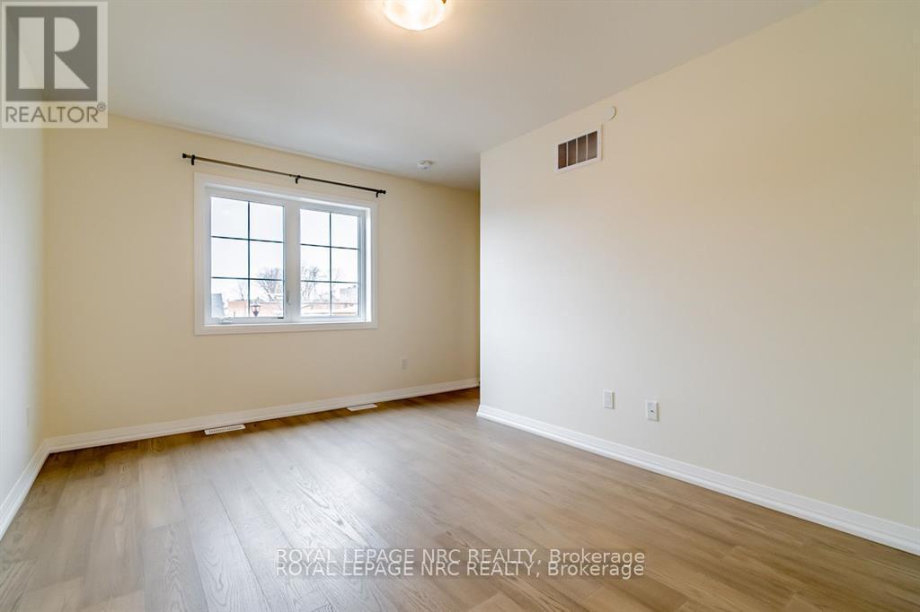 












4 - 397 GARRISON ROAD

,
Fort Erie (Crescent Park),




Ontario
L2A1N1

