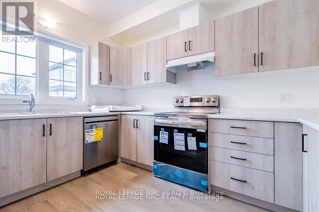 












4 - 397 GARRISON ROAD

,
Fort Erie (Crescent Park),




Ontario
L2A1N1

