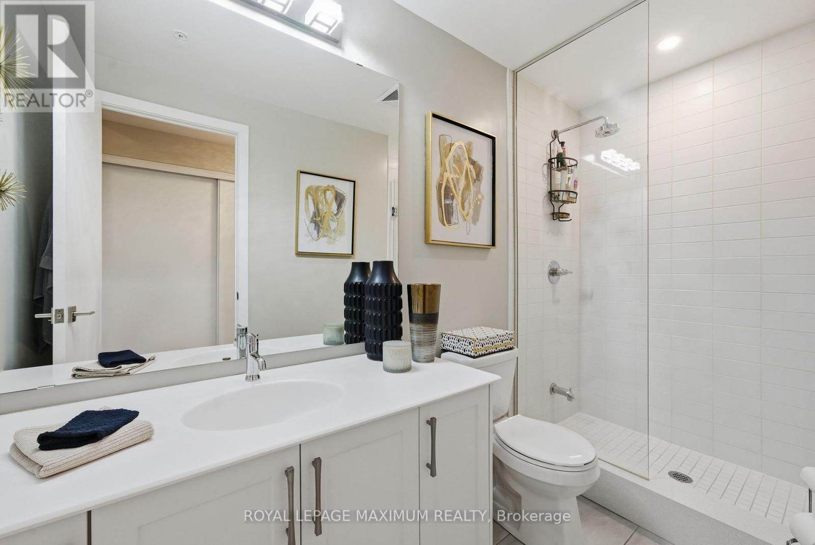 












106 - 50 ANN STREET

,
Caledon,




Ontario
L7E4M3

