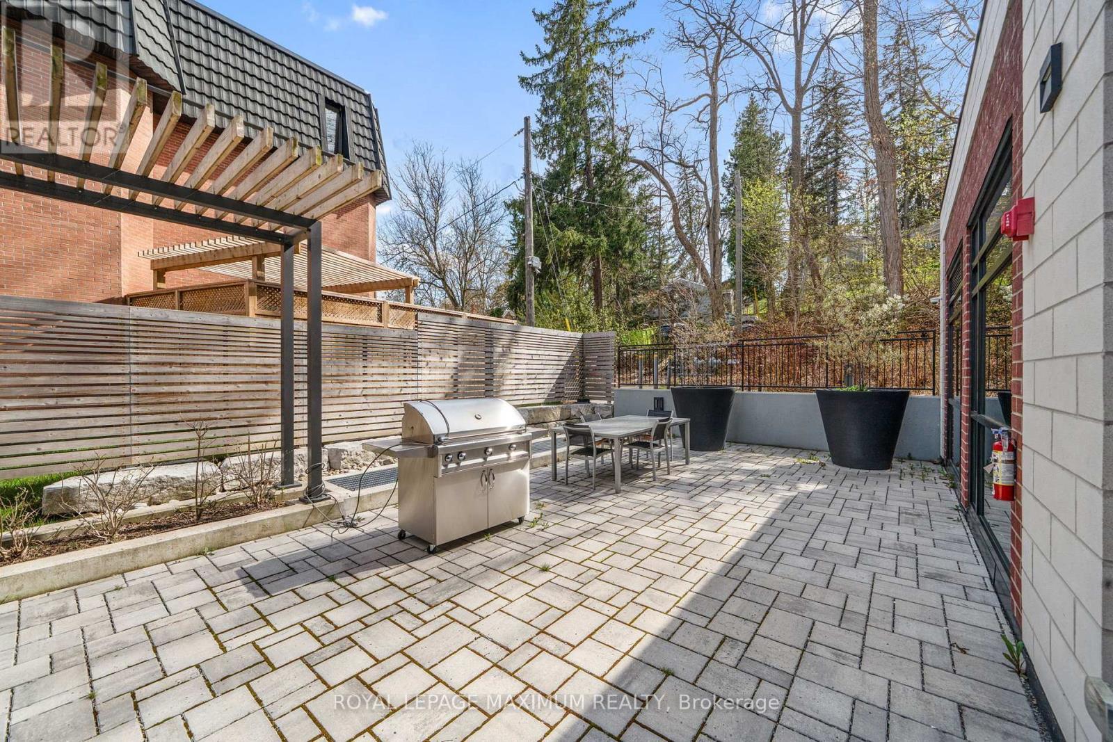 












106 - 50 ANN STREET

,
Caledon,




Ontario
L7E4M3

