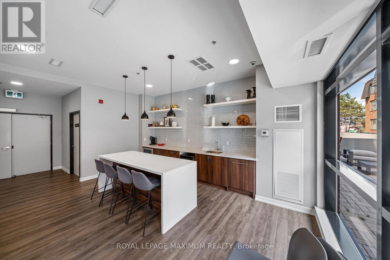 












106 - 50 ANN STREET

,
Caledon,




Ontario
L7E4M3

