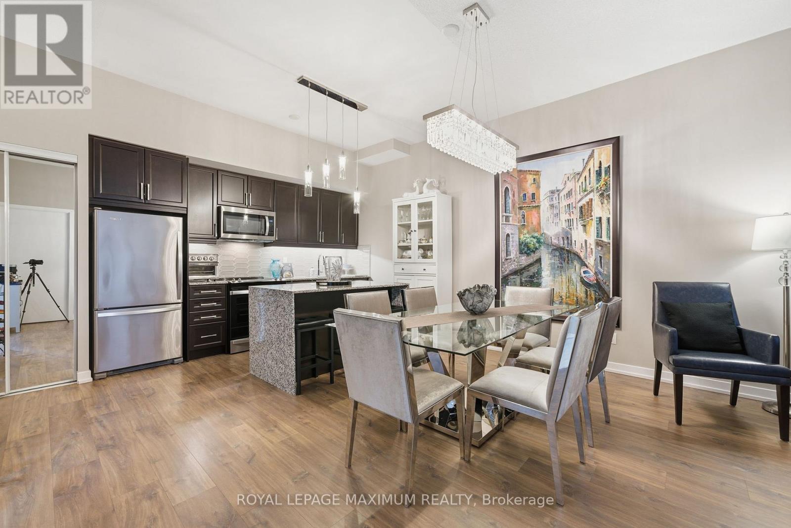 












106 - 50 ANN STREET

,
Caledon,




Ontario
L7E4M3

