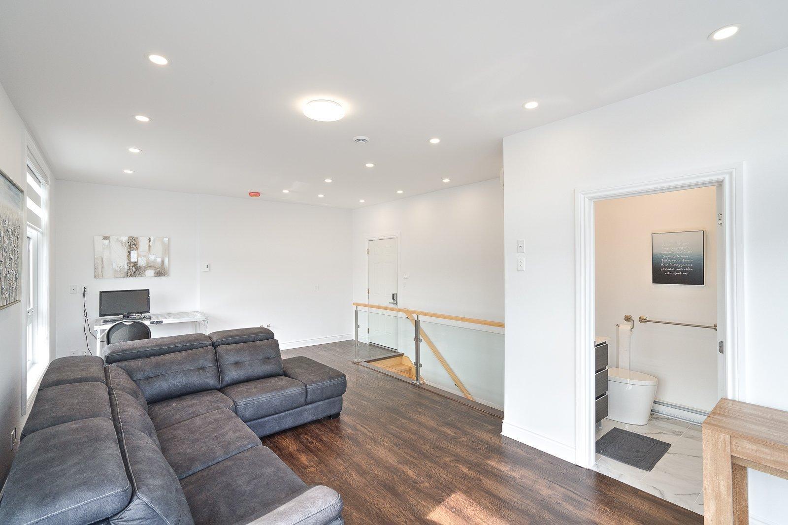 









20


Rue Larocque O.

, 8,
Sainte-Agathe-des-Monts,




QC
J8C1A2

