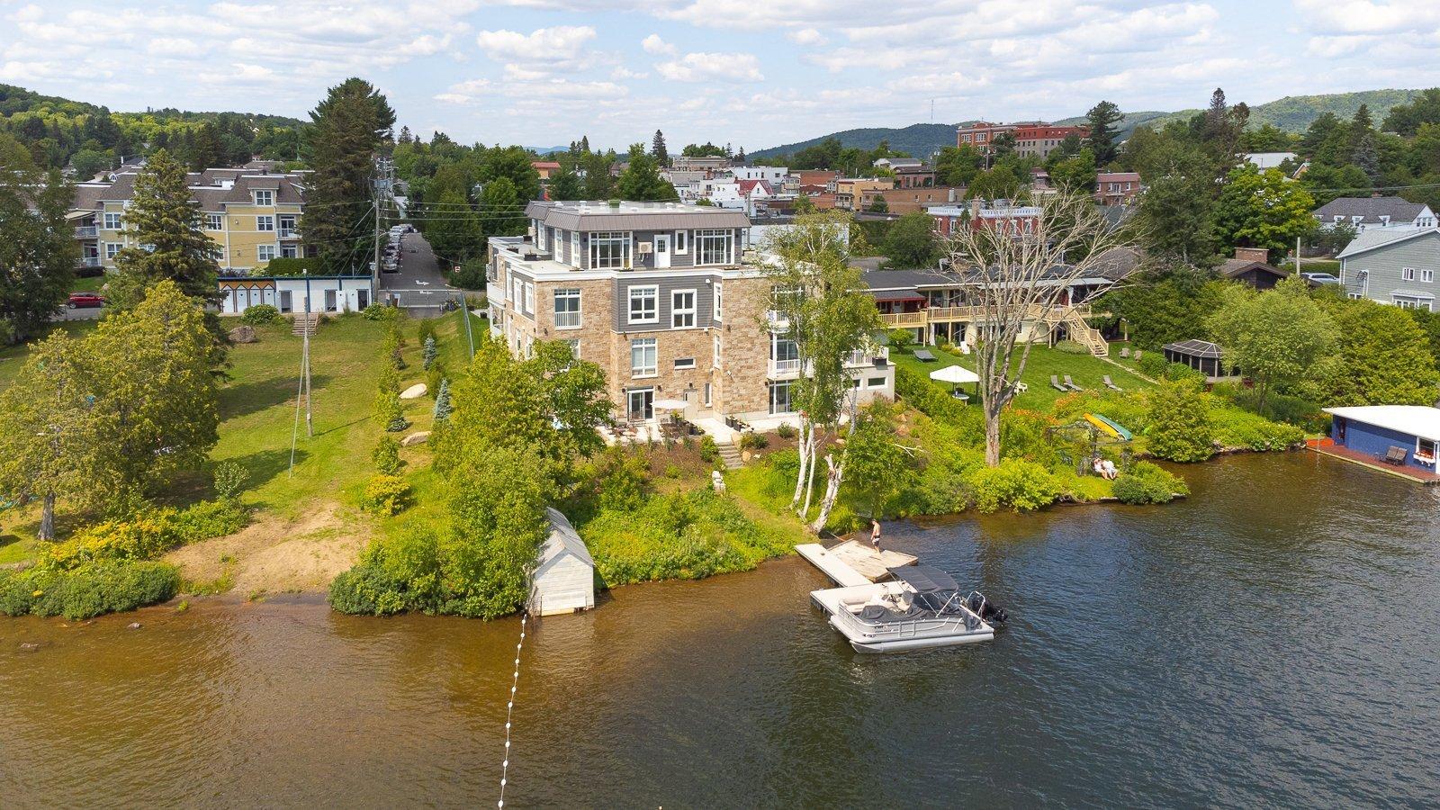 









20


Rue Larocque O.

, 8,
Sainte-Agathe-des-Monts,




QC
J8C1A2

