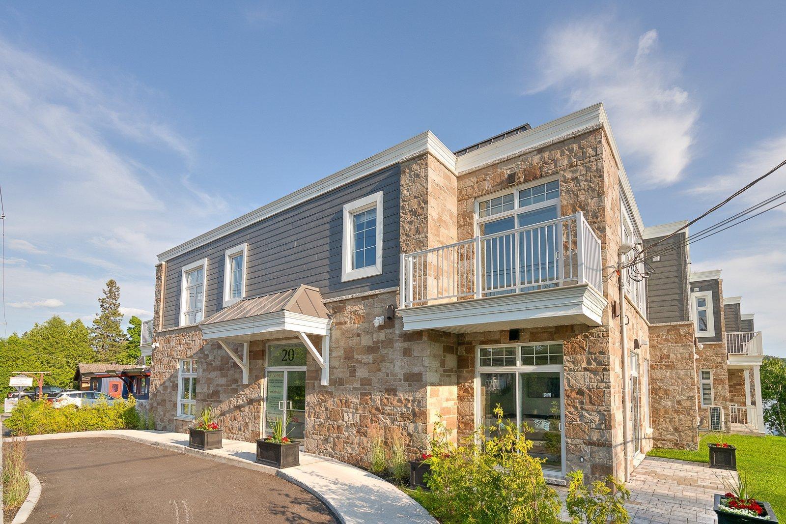 









20


Rue Larocque O.

, 8,
Sainte-Agathe-des-Monts,




QC
J8C1A2

