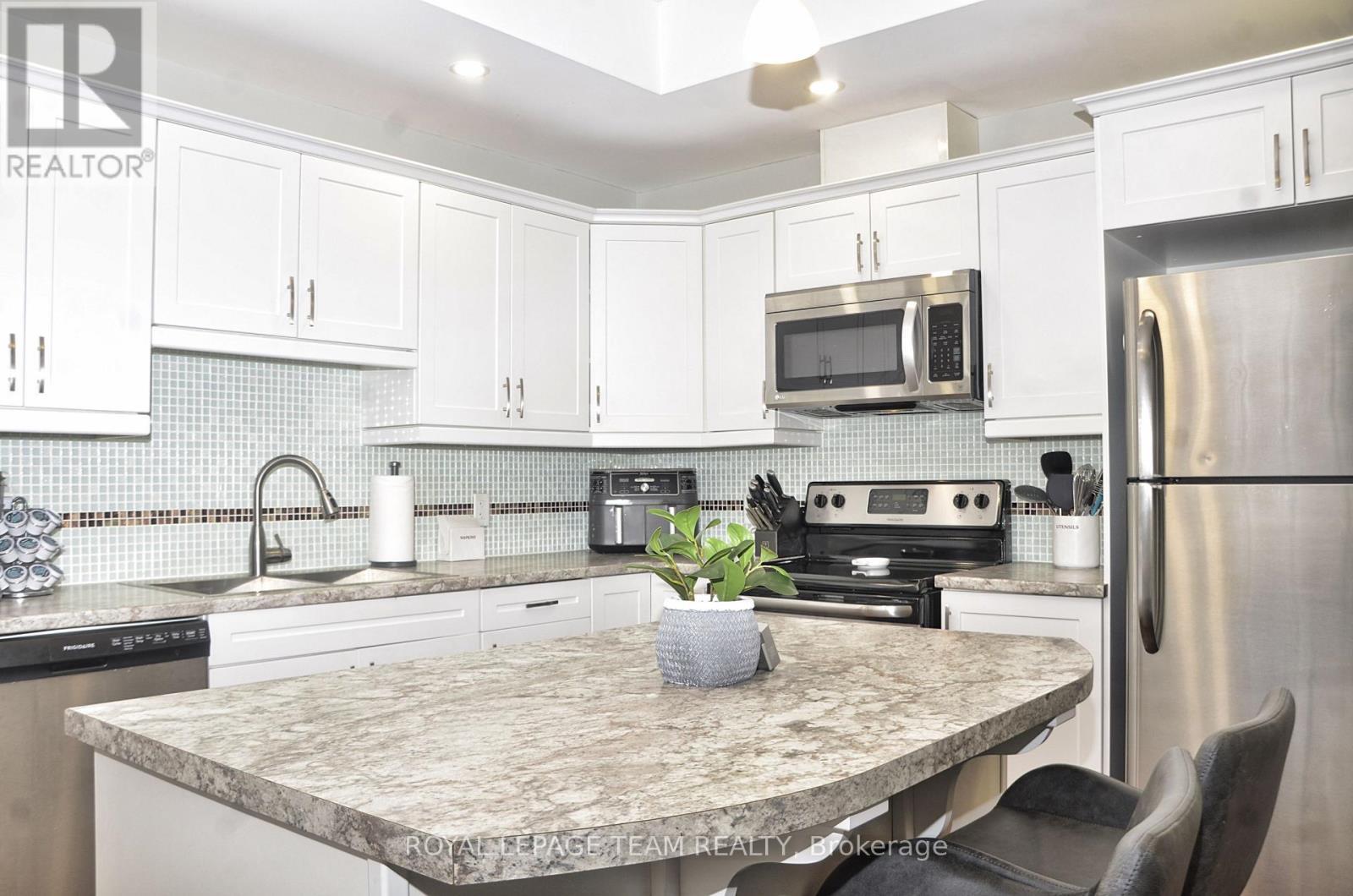 












13A CENTRE STREET N

,
Brockville,




Ontario
K6V5S6

