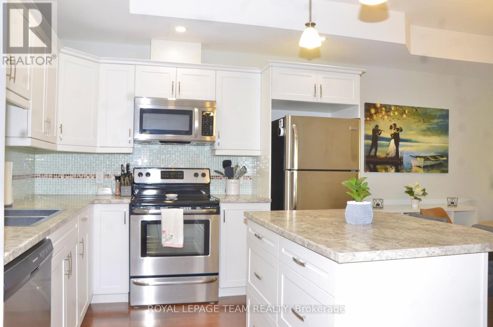 












13A CENTRE STREET N

,
Brockville,




Ontario
K6V5S6

