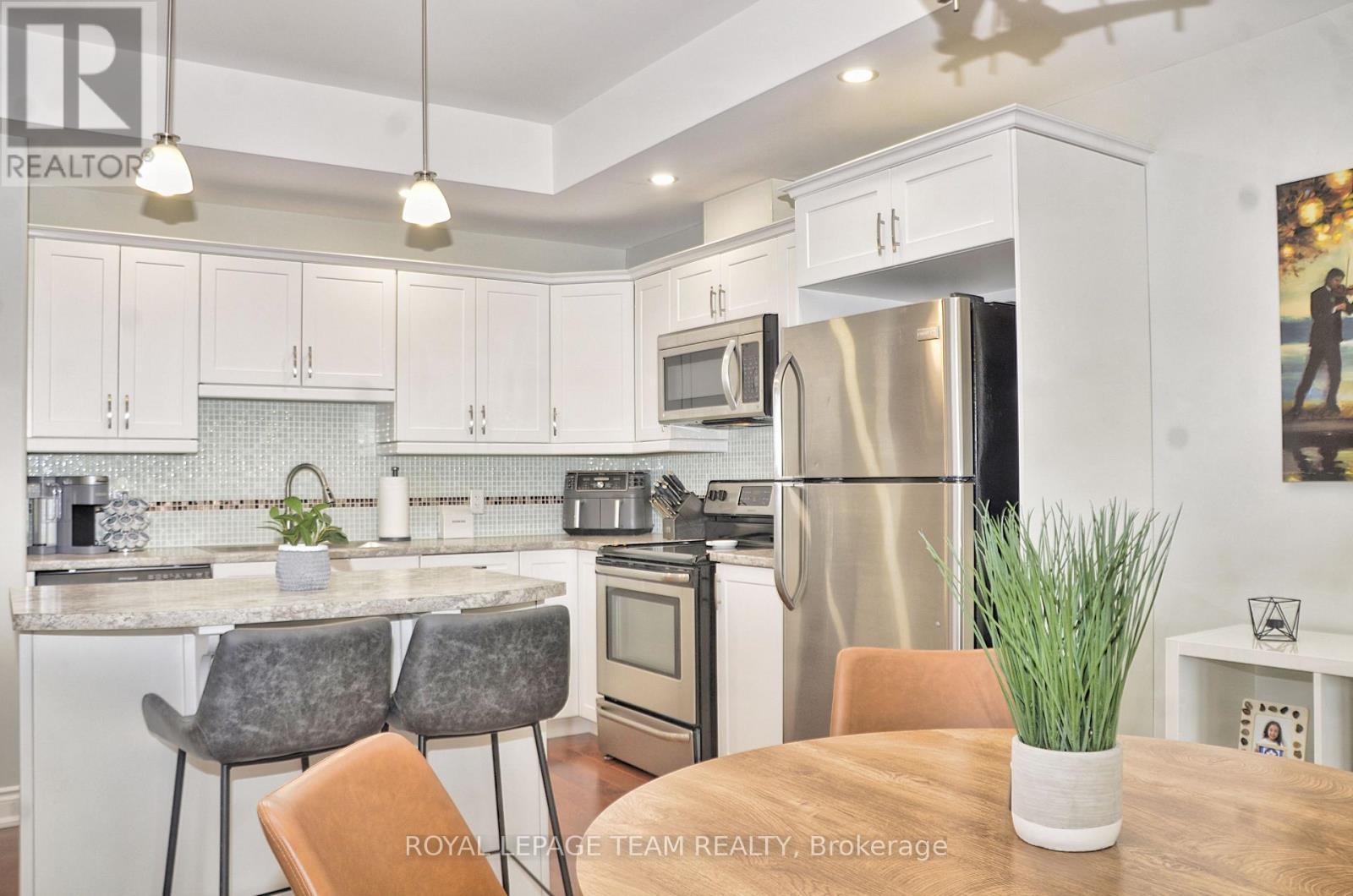 












13A CENTRE STREET N

,
Brockville,




Ontario
K6V5S6

