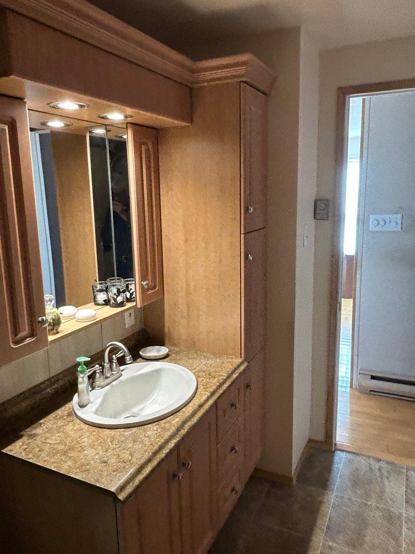 









1199


Rue de la Rive

,
Sept-Îles,




QC
G4R4K2

