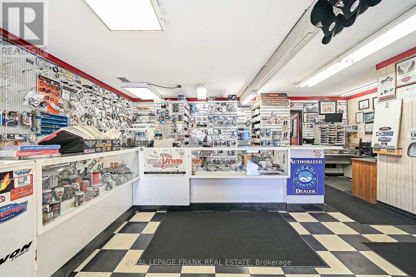 












287 DEAN AVENUE

,
Oshawa (Central),




Ontario
L1H3E1

