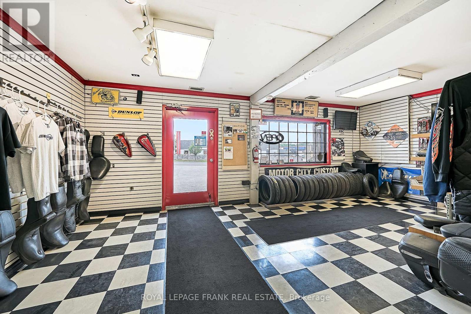 












287 DEAN AVENUE

,
Oshawa (Central),




Ontario
L1H3E1

