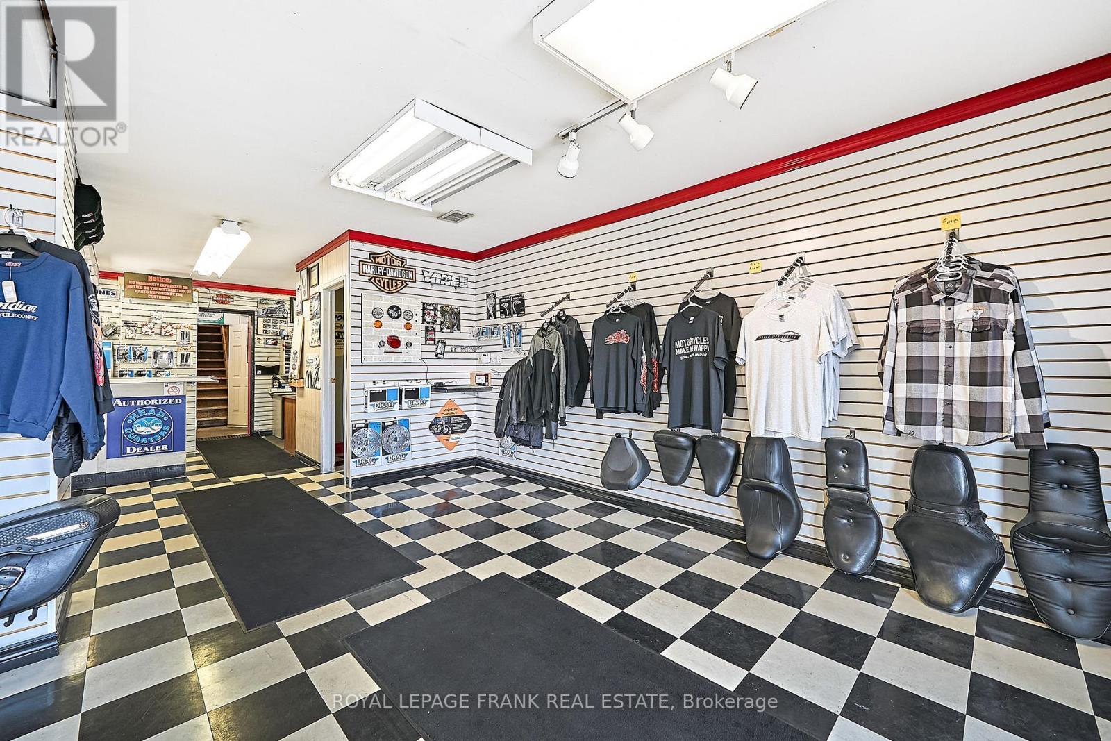 












287 DEAN AVENUE

,
Oshawa (Central),




Ontario
L1H3E1

