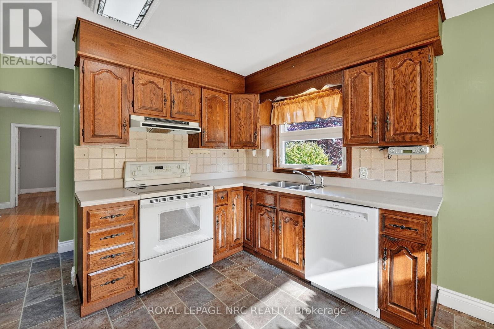 












2 MARY STREET

,
St. Catharines (Port Dalhousie),




Ontario
L2N5A6

