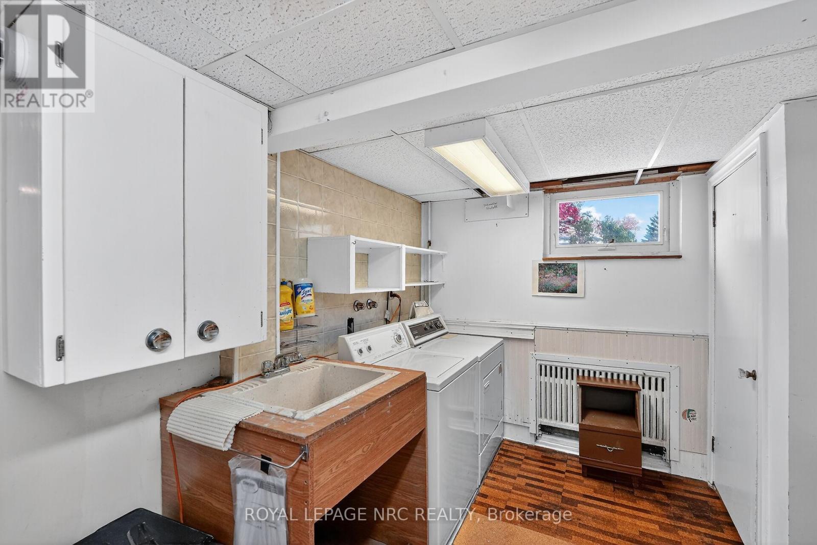 












2 MARY STREET

,
St. Catharines (Port Dalhousie),




Ontario
L2N5A6

